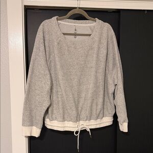 Lou & Grey Heathered Gray Sweatshirt with Cream Accents